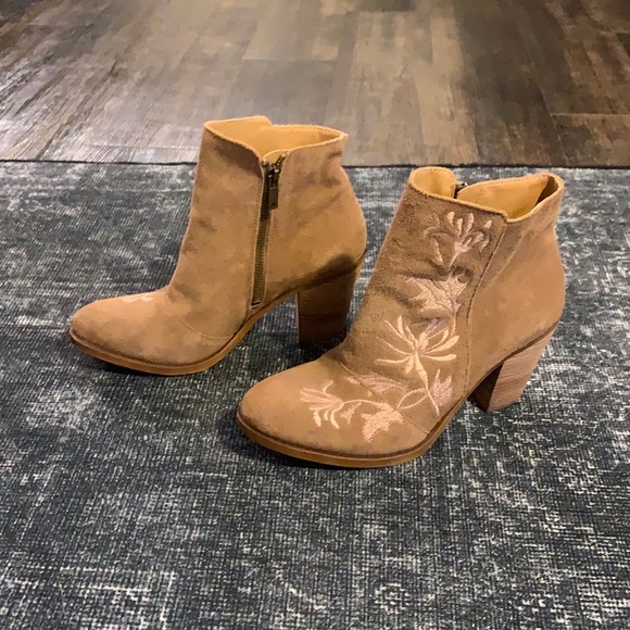 Embroidered heeled booties - Picture 4 of 4